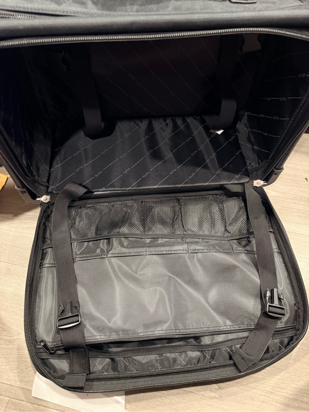 Tutto brand, sewing machine travel case. Never used retails 399 carry on size - Picture 14 of 16